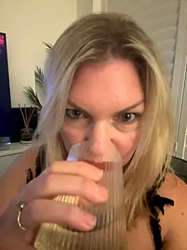 sedymilf online show from October 9, 2025, 11:27 pm