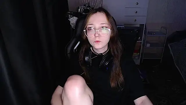 AmeliaKamishiro online show from December 18, 2025, 4:22 pm