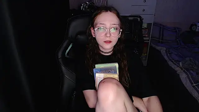 AmeliaKamishiro online show from November 17, 2025, 2:21 pm