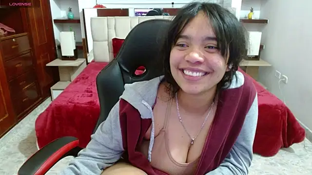 Snapshot of laureentt_ chatting on March 14, 2025, 9:14 am laureentt online show from March 14, 2025, 9:14 am