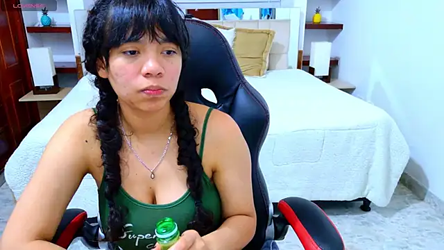 laureentt  online show from December 16, 2025, 7:40 pm