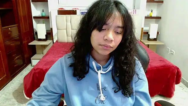 Snapshot of laureentt_ chatting on March 12, 2025, 3:13 am laureentt online show from March 12, 2025, 3:13 am