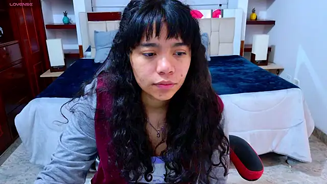 Snapshot of laureentt_ chatting on October 25, 2025, 3:06 am laureentt online show from October 25, 2025, 3:06 am