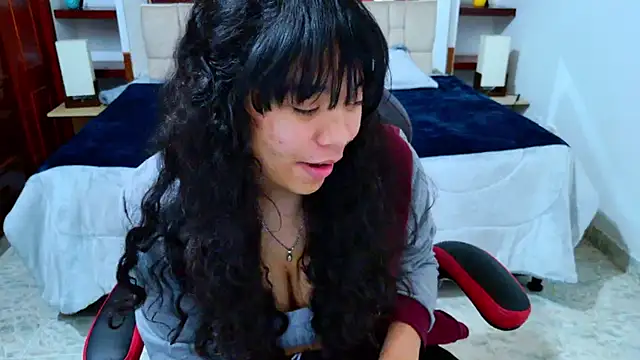 Snapshot of laureentt_ chatting on October 18, 2025, 3:41 am laureentt online show from October 18, 2025, 3:41 am