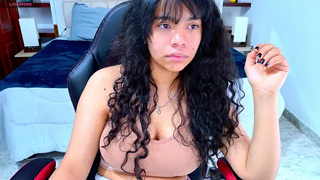 Snapshot of laureentt_ chatting on October 21, 2025, 3:06 am laureentt online show from October 21, 2025, 3:06 am