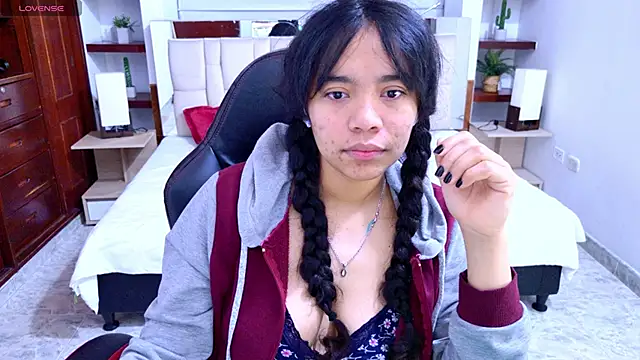 Snapshot of laureentt_ chatting on September 9, 2025, 3:05 am laureentt online show from September 9, 2025, 3:05 am