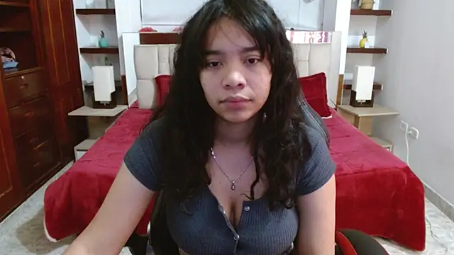 Snapshot of laureentt_ chatting on March 7, 2025, 3:08 am laureentt online show from March 7, 2025, 3:08 am