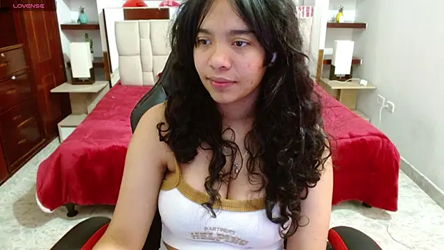 Snapshot of laureentt_ chatting on February 28, 2025, 3:26 am laureentt online show from February 28, 2025, 3:26 am