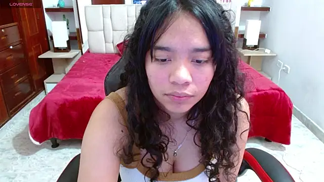 Snapshot of laureentt_ chatting on February 28, 2025, 6:32 am laureentt online show from February 28, 2025, 6:32 am