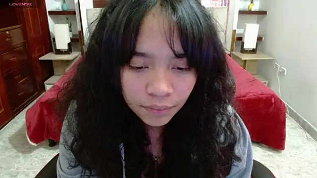 Snapshot of laureentt_ chatting on March 6, 2025, 6:19 am laureentt online show from March 6, 2025, 6:19 am