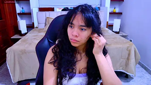 Snapshot of laureentt_ chatting on October 7, 2025, 3:18 am laureentt online show from October 7, 2025, 3:18 am