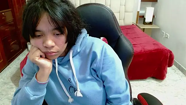 Snapshot of laureentt_ chatting on March 12, 2025, 6:18 am laureentt online show from March 12, 2025, 6:18 am