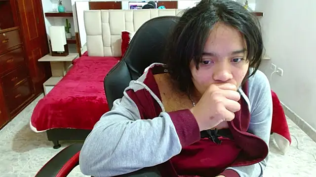 Snapshot of laureentt_ chatting on March 19, 2025, 9:17 am laureentt online show from March 19, 2025, 9:17 am