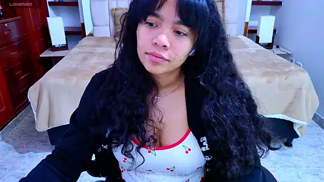 Snapshot of laureentt_ chatting on October 9, 2025, 3:07 am laureentt online show from October 9, 2025, 3:07 am