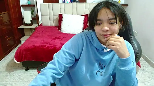 Snapshot of laureentt_ chatting on March 20, 2025, 3:02 am laureentt online show from March 20, 2025, 3:02 am