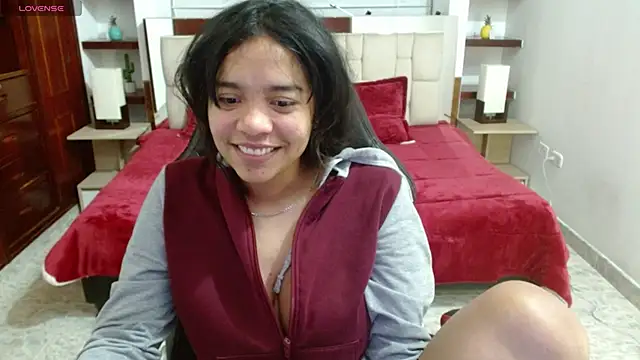 Snapshot of laureentt_ chatting on March 21, 2025, 9:23 am laureentt online show from March 21, 2025, 9:23 am