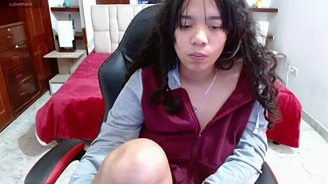 Snapshot of laureentt_ chatting on February 28, 2025, 9:36 am laureentt online show from February 28, 2025, 9:36 am