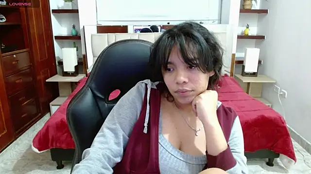 Snapshot of laureentt_ chatting on March 17, 2025, 9:22 am laureentt online show from March 17, 2025, 9:22 am