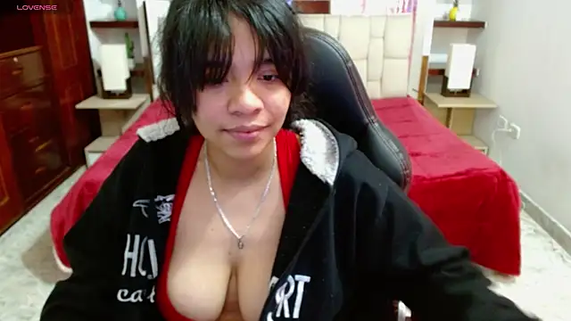 Snapshot of laureentt_ chatting on March 10, 2025, 9:23 am laureentt online show from March 10, 2025, 9:23 am