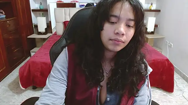 Snapshot of laureentt_ chatting on March 7, 2025, 6:13 am laureentt online show from March 7, 2025, 6:13 am