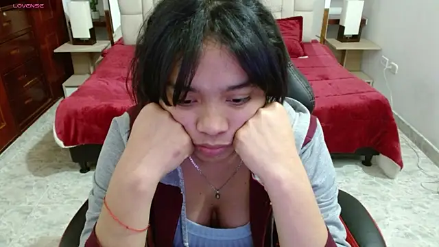 Snapshot of laureentt_ chatting on March 20, 2025, 9:15 am laureentt online show from March 20, 2025, 9:15 am