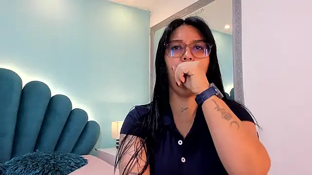 sharlott18 online show from December 5, 2025, 9:52 am