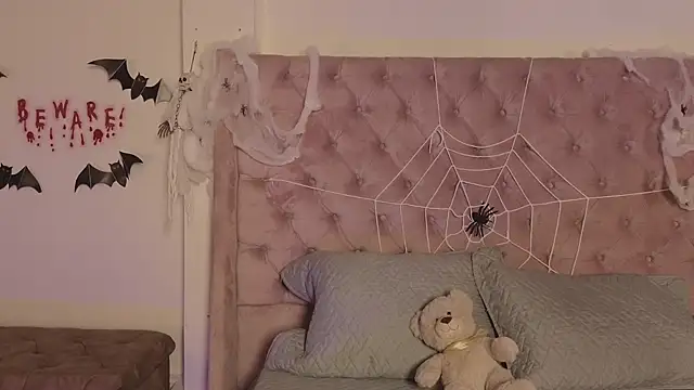 Snapshot of _Linoshka_1 chatting on October 30, 2025, 9:44 pm Linoshka 1 online show from October 30, 2025, 9:44 pm