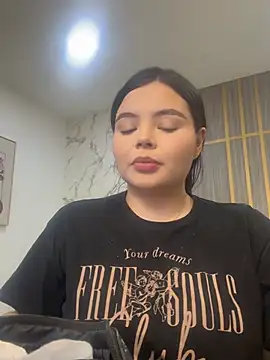 Snapshot of IsabellaAllen chatting on May 23, 2026, 11:15 pm IsabellaAllen online show from May 23, 2026, 11:15 pm