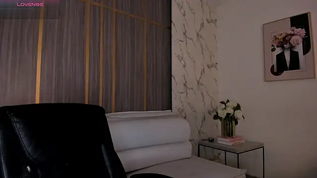 Snapshot of IsabellaAllen chatting on July 17, 2026, 11:24 pm IsabellaAllen online show from July 17, 2026, 11:24 pm