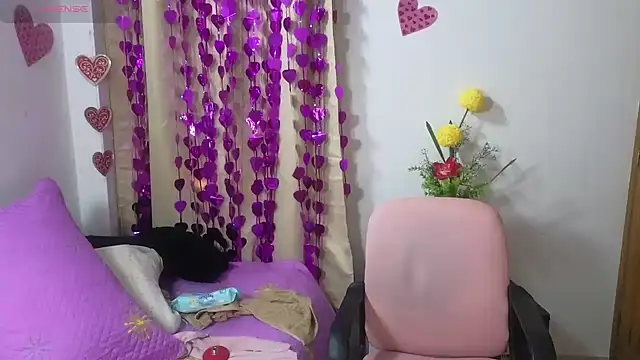 lovely trix online show from March 11, 2025, 3:34 pm