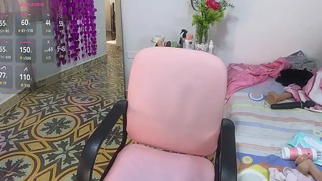 lovely trix online show from November 7, 2025, 3:27 pm