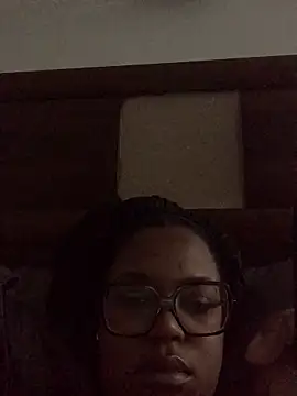 Snapshot of SweetHoneyBunz chatting on December 17, 2025, 4:45 pm SweetHoneyBunz online show from December 17, 2025, 4:45 pm