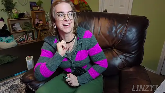 Linzy 19 online show from February 14, 2025, 3:33 am