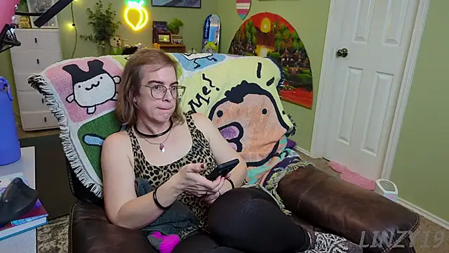 Linzy 19 online show from February 19, 2025, 7:37 pm