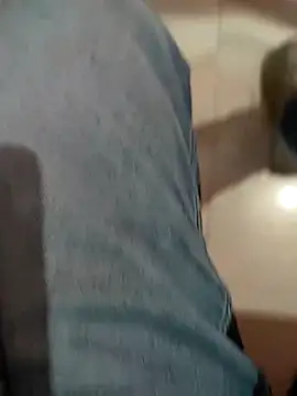 COUPLLE VILLAGE online show from December 22, 2025, 10:04 am