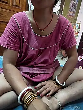 COUPLLE VILLAGE online show from April 17, 2026, 2:03 am