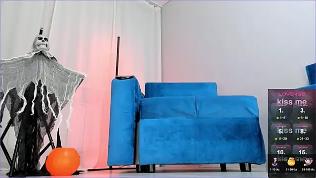 Snapshot of zira_lu chatting on October 19, 2025, 8:11 pm zira lu online show from October 19, 2025, 8:11 pm