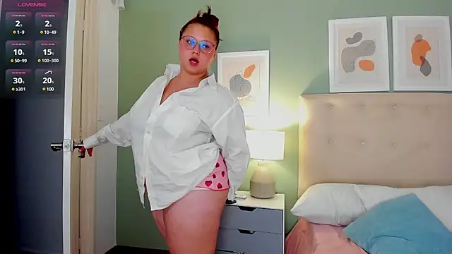 Snapshot of YuliCardona_ chatting on February 8, 2025, 9:04 pm YuliCardona online show from February 8, 2025, 9:04 pm