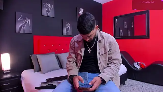 Snapshot of Thiagogomez chatting on December 15, 2025, 12:22 pm Thiagogomez online show from December 15, 2025, 12:22 pm