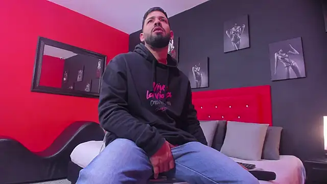 Snapshot of Thiagogomez chatting on December 17, 2025, 12:32 pm Thiagogomez online show from December 17, 2025, 12:32 pm