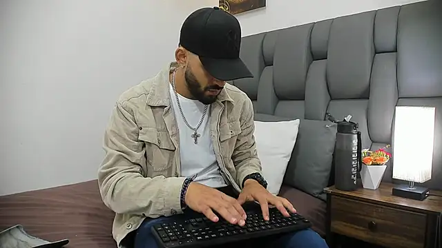 Snapshot of Thiagogomez chatting on February 7, 2026, 2:03 pm Thiagogomez online show from February 7, 2026, 2:03 pm