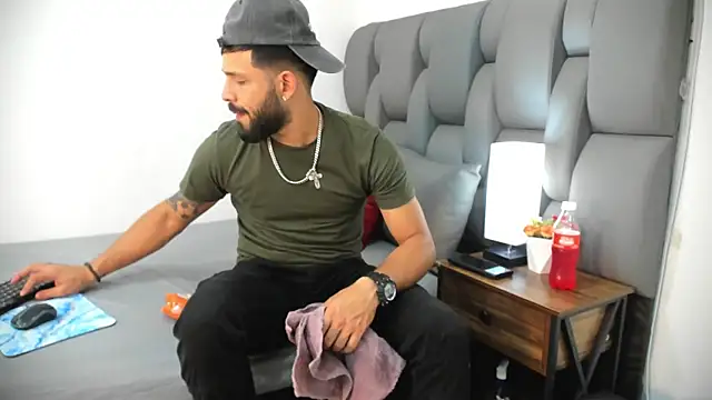 Thiagogomez online show from March 25, 2026, 7:13 pm