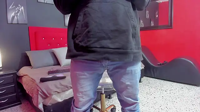 Snapshot of Thiagogomez chatting on October 18, 2025, 12:40 pm Thiagogomez online show from October 18, 2025, 12:40 pm