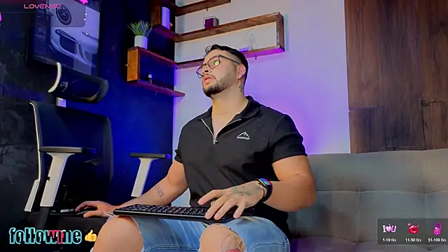 Snapshot of Andrew_Brown chatting on October 24, 2025, 7:35 pm Andrew Brown online show from October 24, 2025, 7:35 pm