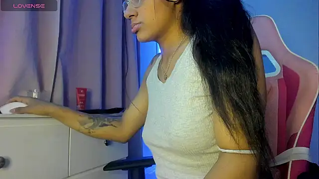 Snapshot of Bonny_ebony1 chatting on September 13, 2025, 12:21 am Bonny ebony1 online show from September 13, 2025, 12:21 am
