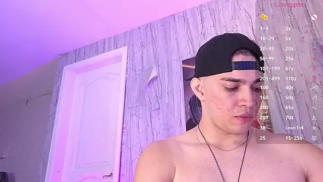 Snapshot of JUANDIAMONDS98 chatting on May 19, 2026, 1:29 pm JUANDIAMONDS98 online show from May 19, 2026, 1:29 pm