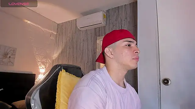 Snapshot of JUANDIAMONDS98 chatting on January 12, 2026, 2:02 pm JUANDIAMONDS98 online show from January 12, 2026, 2:02 pm