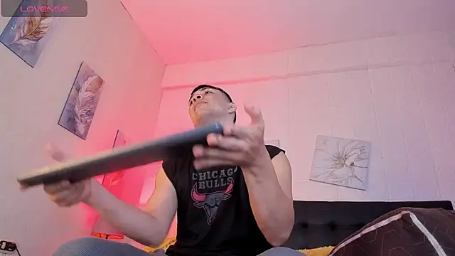 Snapshot of JUANDIAMONDS98 chatting on November 4, 2025, 1:48 pm JUANDIAMONDS98 online show from November 4, 2025, 1:48 pm