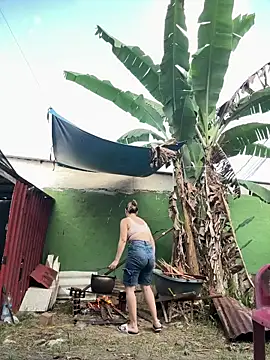 Snapshot of Danielavegax chatting on December 14, 2025, 9:09 pm Danielavegax online show from December 14, 2025, 9:09 pm