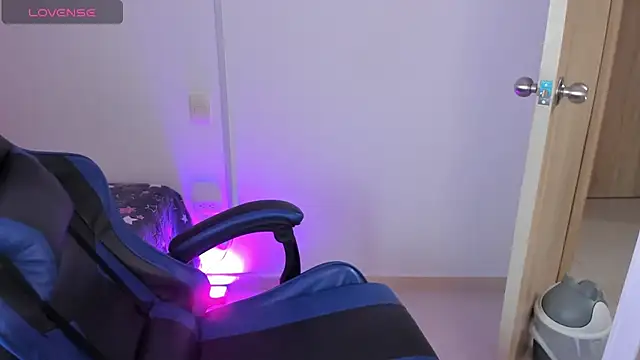 Snapshot of roseliam25 chatting on October 22, 2025, 7:35 pm roseliam25 online show from October 22, 2025, 7:35 pm